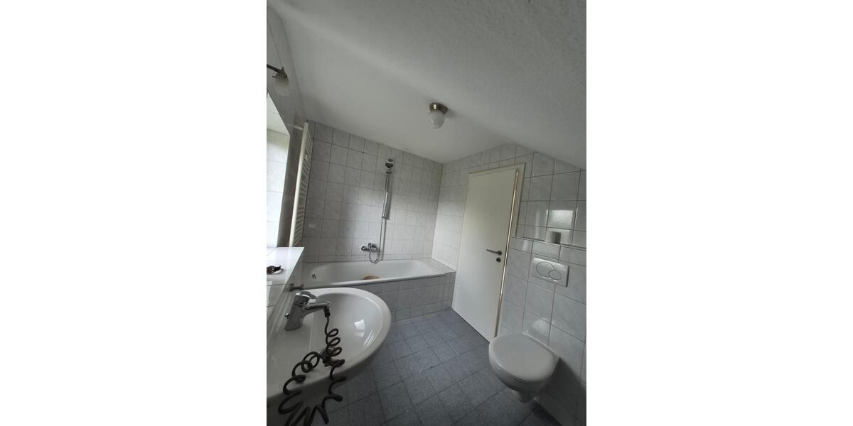 Dachgeschoßwohnung Dinslaken Lohberg - 3.5 Zimmer, 67 m&sup2;, 770&euro; | Angebot:26603542