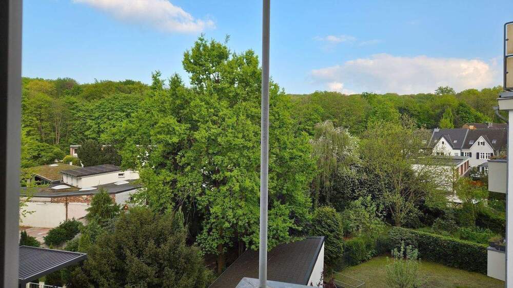 Etagenwohnung Düsseldorf Rath - 3 Zimmer, 92 m&sup2;, 1.250&euro; | Angebot:25774706