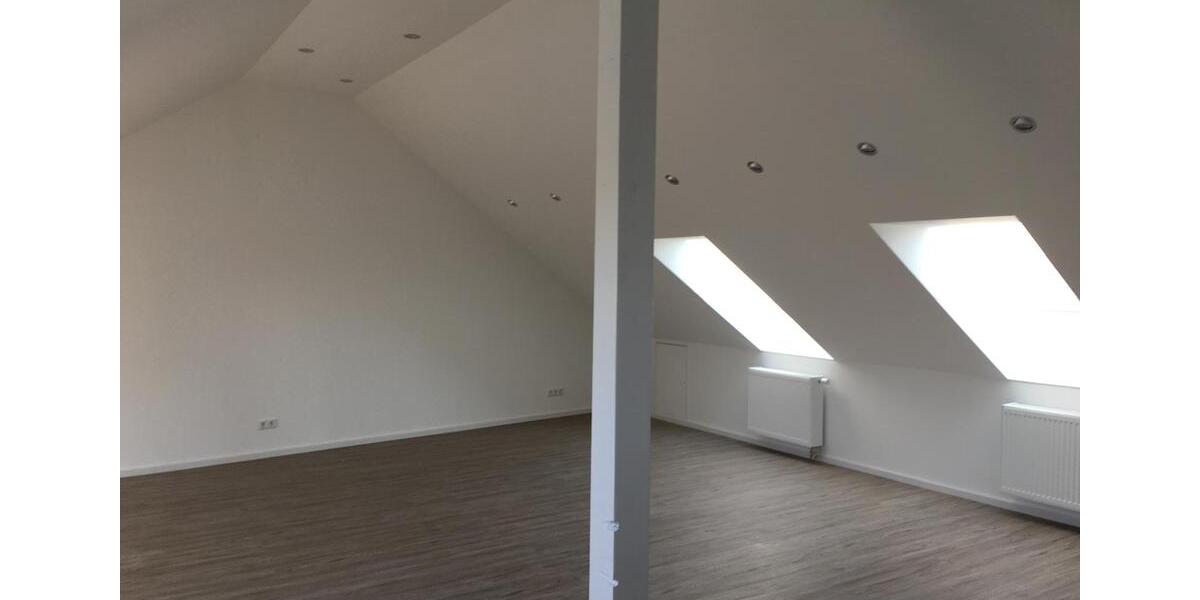 Dachgeschoßwohnung Ratingen - 4 Zimmer, 110 m&sup2;, 1.200&euro; | Angebot:25992722