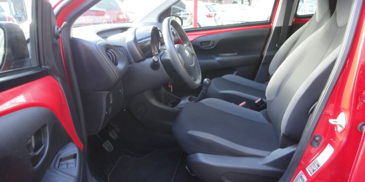 Toyota Aygo X x-Business-Paket 53 KW Klima 1.Hd 100.000 km 6.999 &euro; Neuss 41462