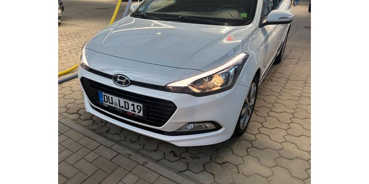 Hyundai i20 36.780 km 11.199 &euro; Duisburg 47055