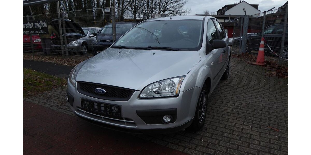 Ford Focus 122.000 km 2.490 &euro; Duisburg 47249