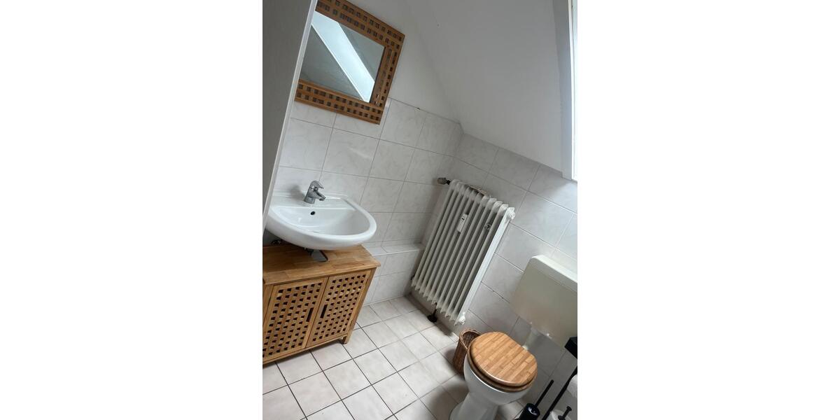 Dachgeschoßwohnung Moers - 2 Zimmer, 36 m&sup2;, 640&euro; | Angebot:26677995