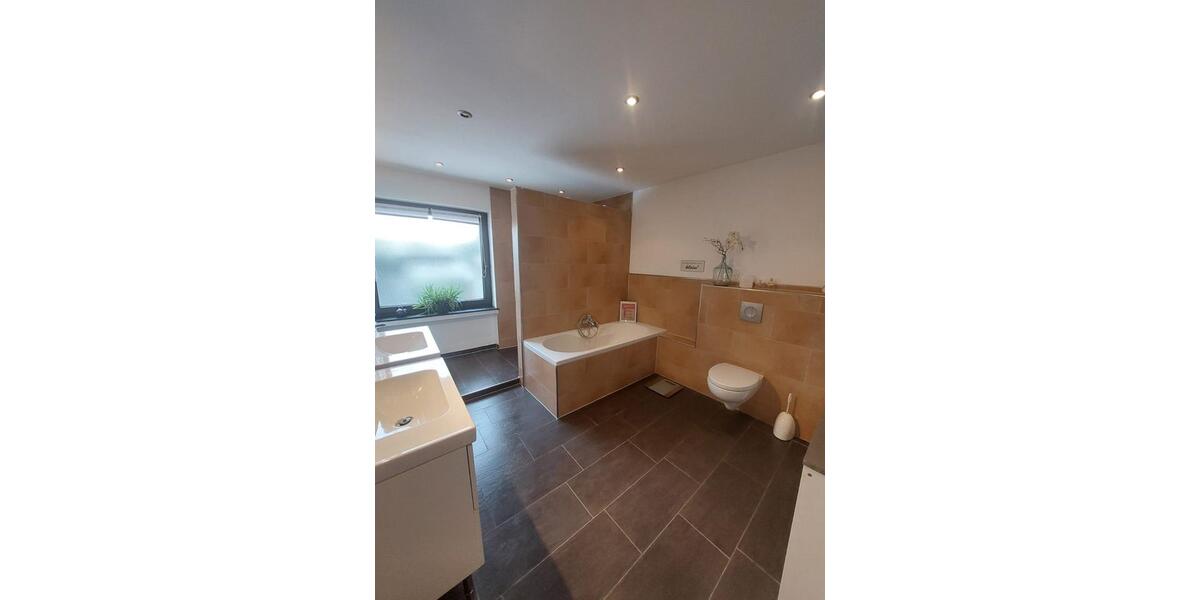 Reihenhaus Hünxe - 7 Zimmer, 250 m&sup2;, 485.000&euro; | Angebot:26652136