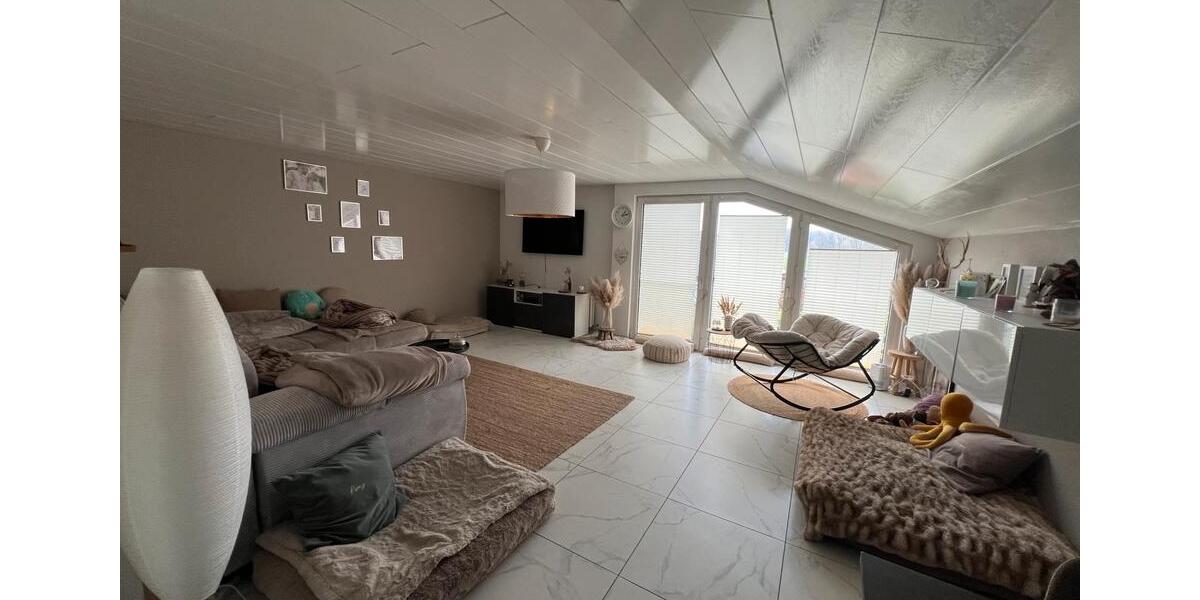 Dachgeschoßwohnung Hünxe - 4 Zimmer, 100 m&sup2;, 790&euro; | Angebot:26005016