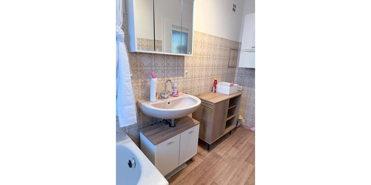 Dachgeschoßwohnung Grefrath - 2 Zimmer, 40 m&sup2;, 375&euro; | Angebot:25965173