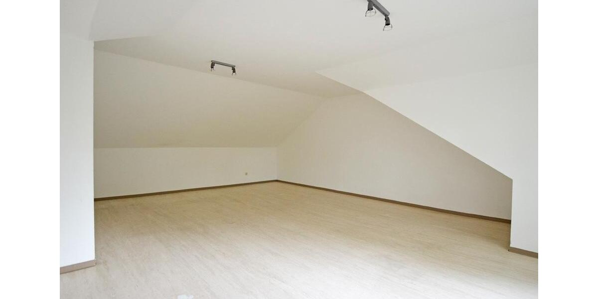 Dachgeschoßwohnung Duisburg Walsum - 3 Zimmer, 72 m&sup2;, 585&euro; | Angebot:25765138