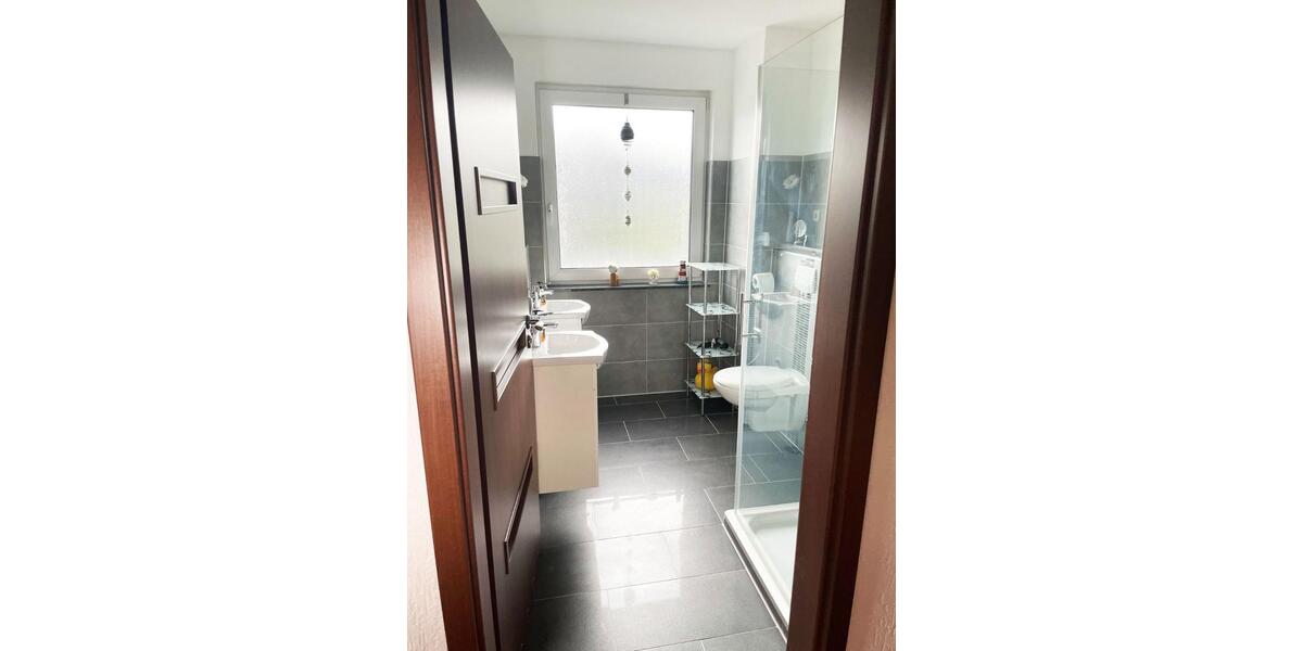 Doppelhaushälfte Essen Stadtbezirk V - 5 Zimmer, 133 m&sup2;, 2.150&euro; | Angebot:25422427