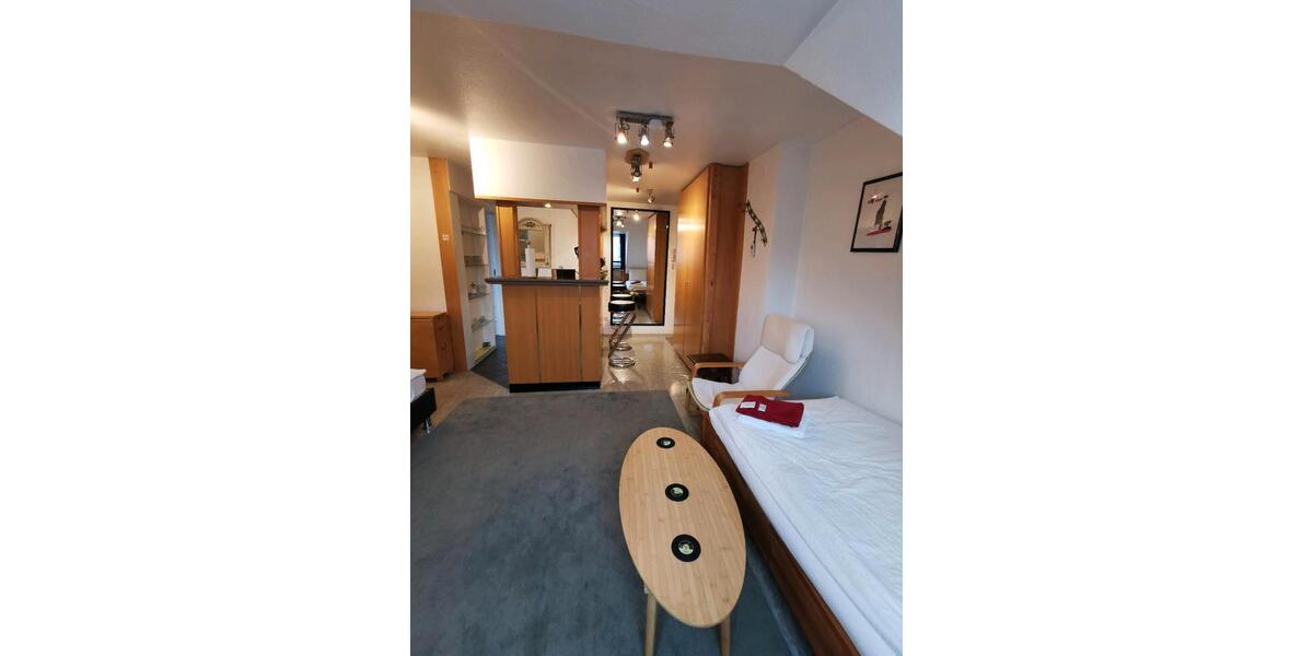 Dachgeschoßwohnung Essen Stadtbezirk III - 1 Zimmer, 1.150&euro; | Angebot:21475721