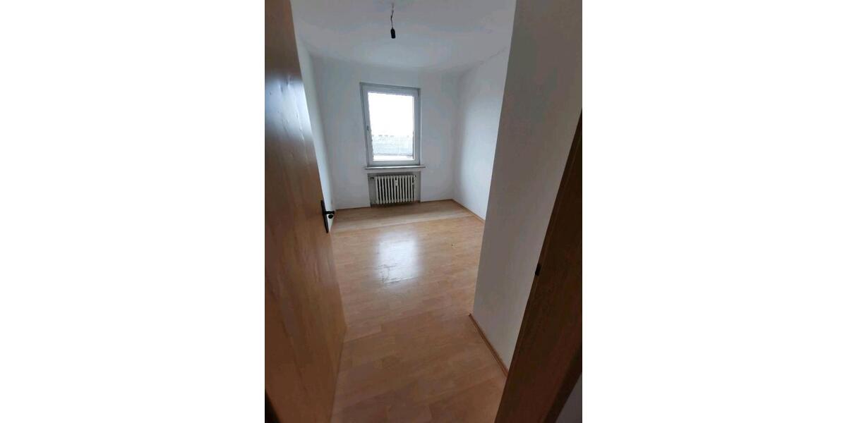 Dachgeschoßwohnung Duisburg Duisburg-Mitte - 5 Zimmer, 110 m&sup2;, 1.250&euro; | Angebot:26553398