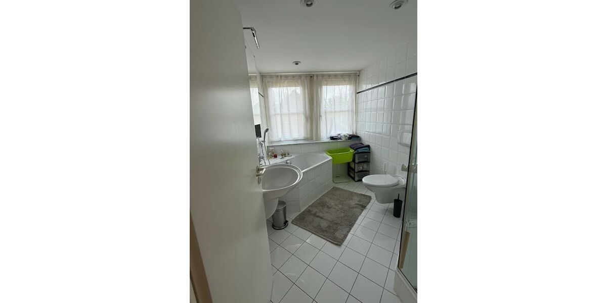 Provisionsfrei* Lage, Lage, Lage: möblierte 2-Z.-Wohnung mit Loggia & Weitblick in Meerbusch - 2- Meerbusch Lank-Latum | Angebot:27287410