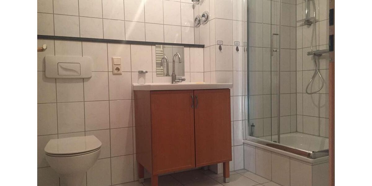 Etagenwohnung Düsseldorf Heerdt - 3 Zimmer, 87 m&sup2;, 1.070&euro; | Angebot:25971235
