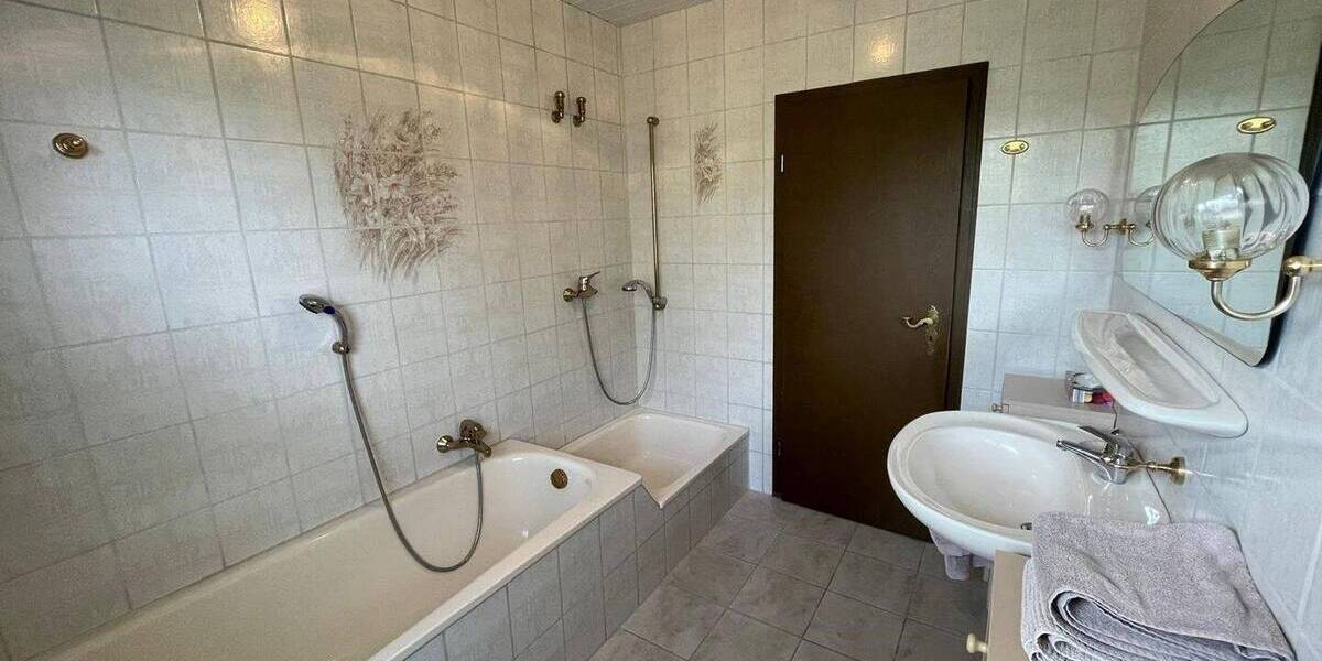 Bungalow Moers Kapellen-Mitte - 5 Zimmer, 121 m&sup2;, 425.000&euro; | Angebot:25984255