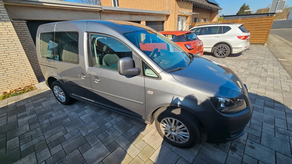 VW Caddy 114.000 km 10.999 &euro; Neuss 41470