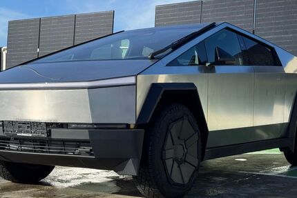 Tesla Andere 1.924 km 169.992 &euro; Neuss 41462