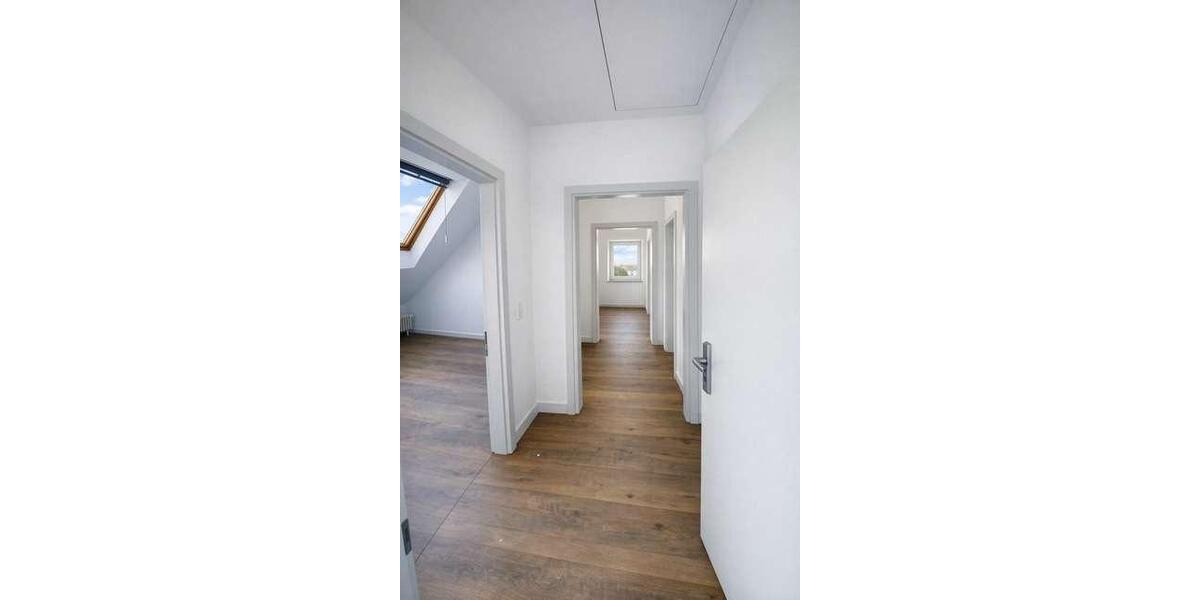 Dachgeschoßwohnung Duisburg Angerhausen - 4 Zimmer, 85 m&sup2;, 930&euro; | Angebot:26040259