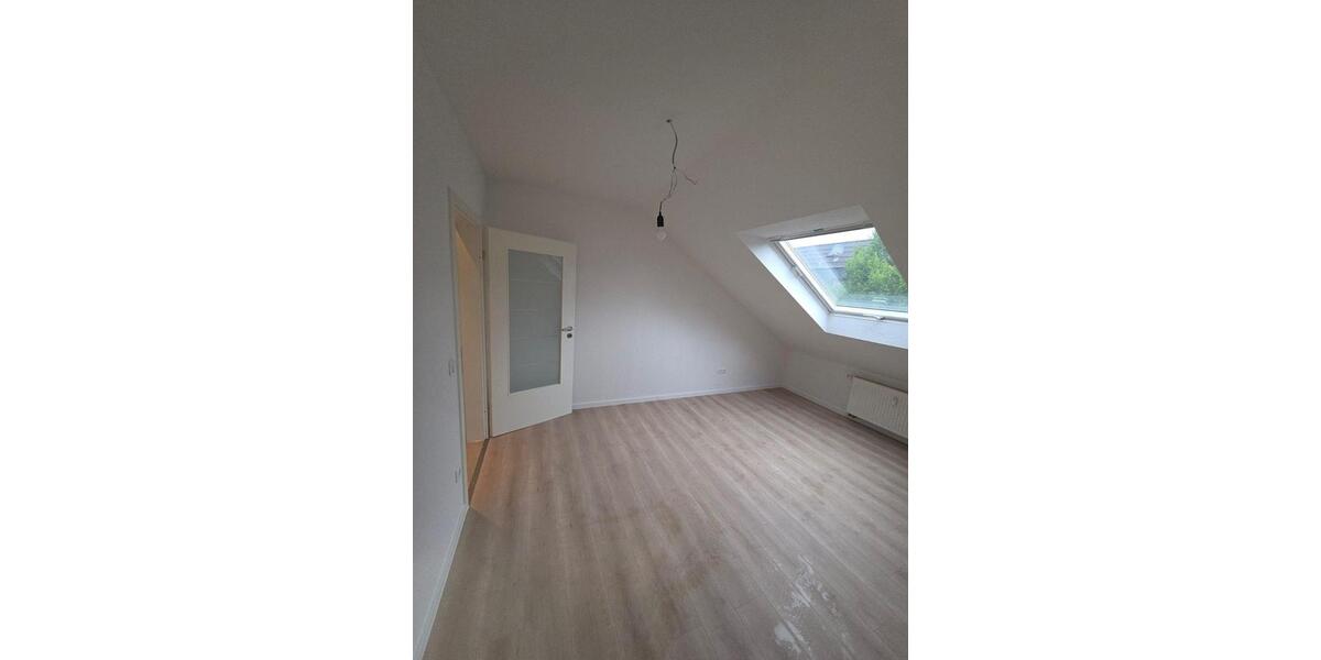 Dachgeschoßwohnung Duisburg Rheinhausen - 2 Zimmer, 45 m&sup2;, 360&euro; | Angebot:26689646
