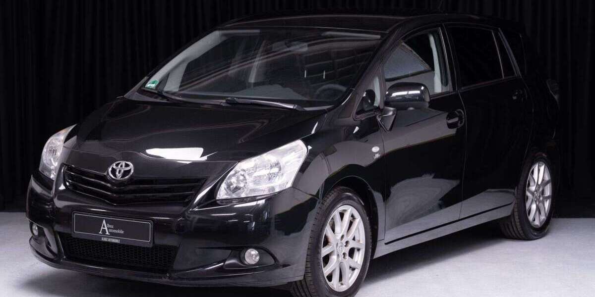 Toyota Verso 230.911 km 4.989 &euro; Düsseldorf 40211