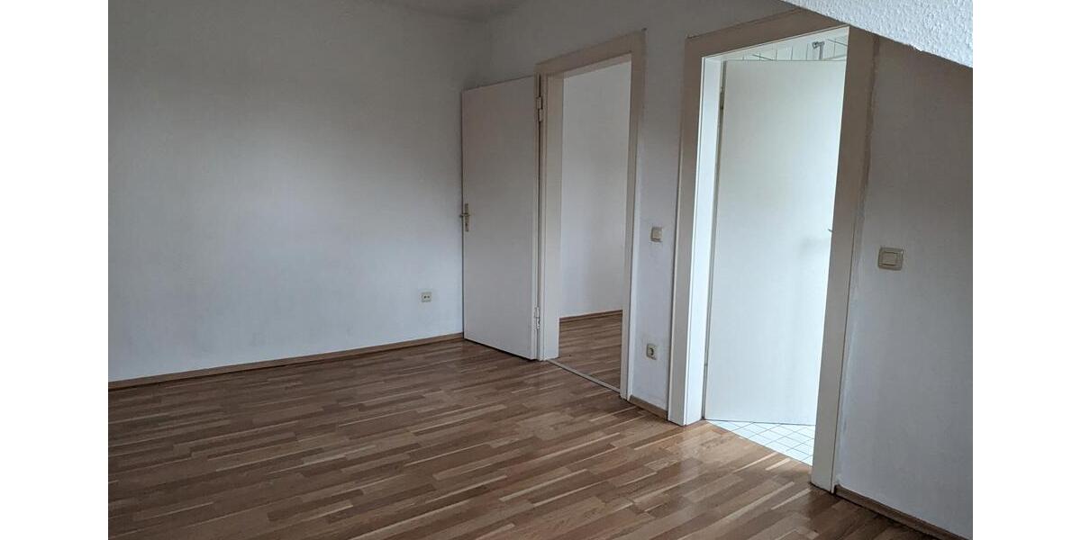 Dachgeschoßwohnung Duisburg Huckingen - 1.5 Zimmer, 30 m&sup2;, 330&euro; | Angebot:24224463