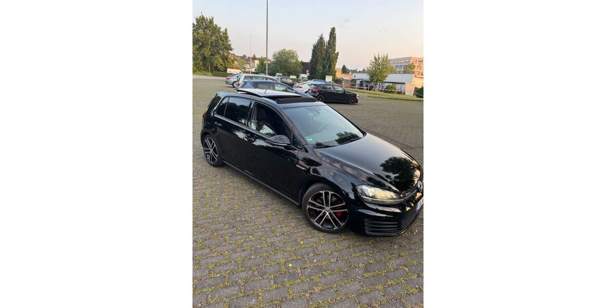 VW Golf 136.500 km 16.400 &euro; Düsseldorf 40597