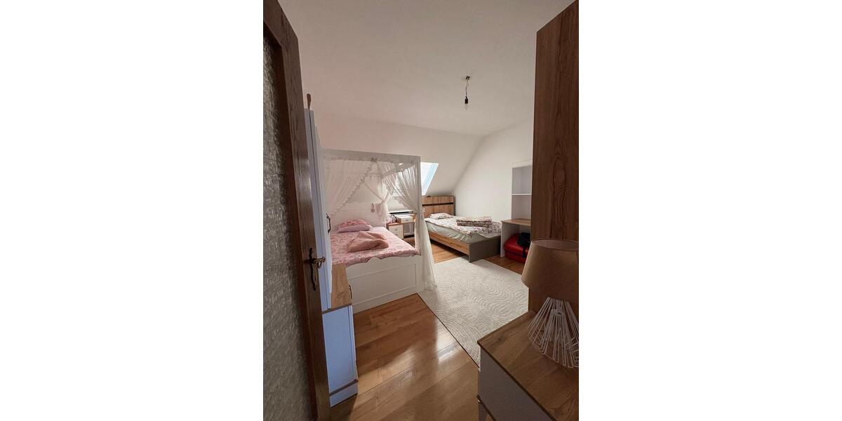 Dachgeschoßwohnung Duisburg Laar - 3 Zimmer, 75 m&sup2;, 850&euro; | Angebot:25454192