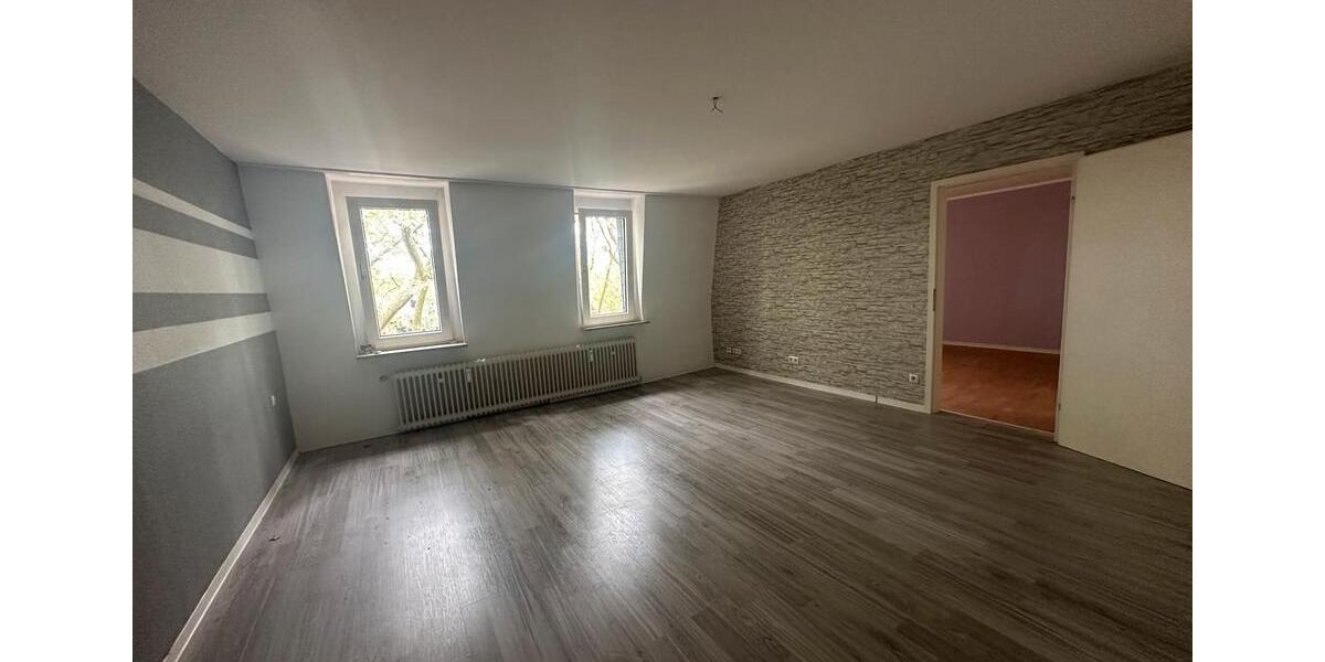 Dachgeschoßwohnung Duisburg Essenberg - 3.5 Zimmer, 81 m&sup2;, 500&euro; | Angebot:26700846