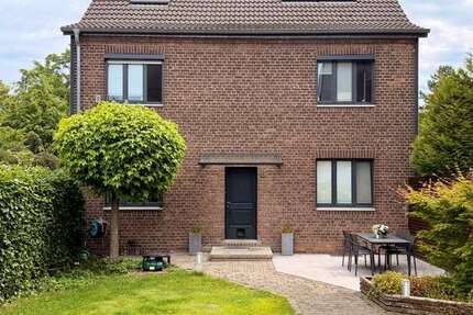 Haus Düsseldorf Heerdt - 8 Zimmer, 395 m&sup2;, 2.350.000&euro; | Angebot:27313201