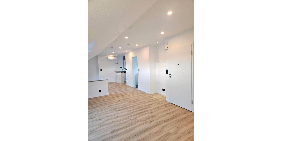 Dachgeschoßwohnung Duisburg Rheinhausen - 3 Zimmer, 80 m&sup2;, 750&euro; | Angebot:25935334