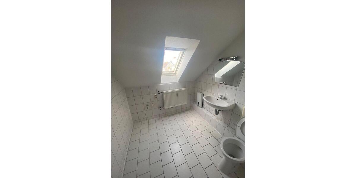 Dachgeschoßwohnung Duisburg Duisburg-Mitte - 2 Zimmer, 65 m&sup2;, 425&euro; | Angebot:26262987