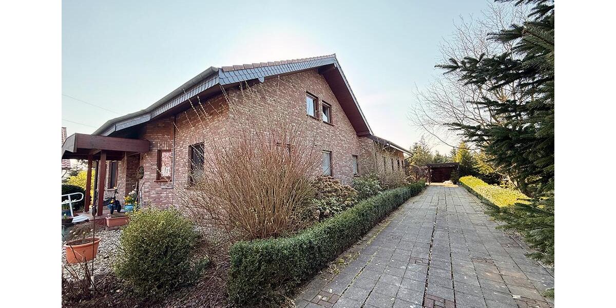 Dachgeschoßwohnung Issum - 5 Zimmer, 140 m&sup2;, 1.300&euro; | Angebot:26249906