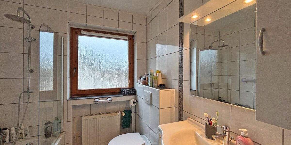 Mehrfamilienhaus, Wohnhaus Voerde Spellen - 6 Zimmer, 165 m&sup2;, 395.000&euro; | Angebot:25741546