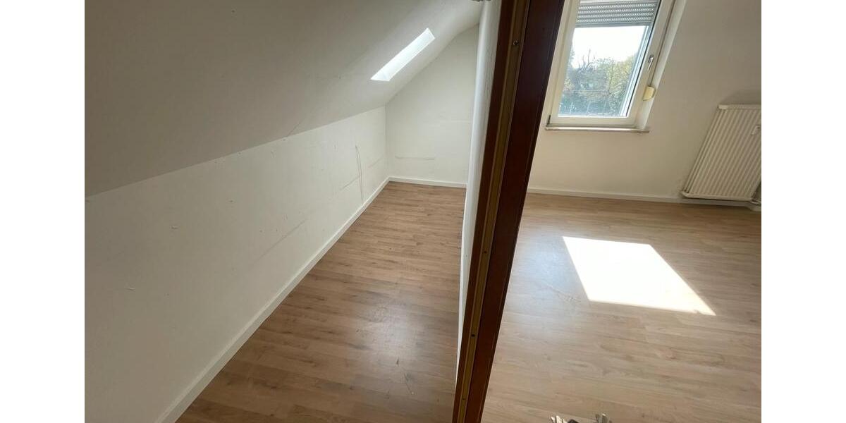 Dachgeschoßwohnung Gladbeck Alt-Rentfort - 3 Zimmer, 70 m&sup2;, 585&euro; | Angebot:25936378