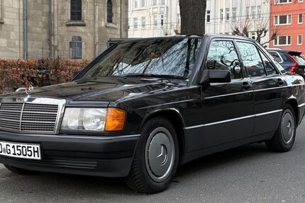 Mercedes-Benz 190 222.000 km 5.900 &euro; Düsseldorf 40545