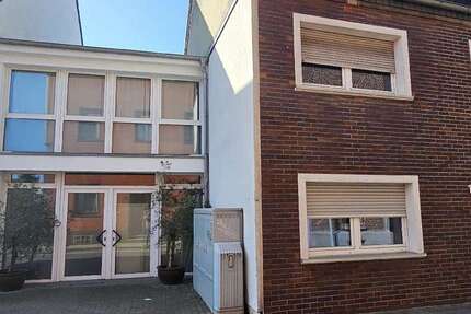 Haus Krefeld Hüls - 12 Zimmer, 404 m&sup2;, 749.000&euro; | Angebot:25451630