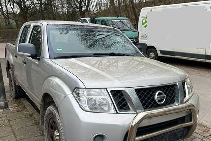 Nissan Navara 169.421 km 2.400 &euro; Essen 45356