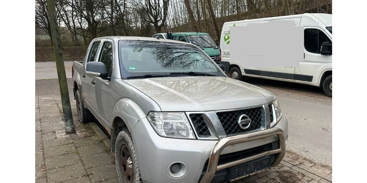 Nissan Navara 169.421 km 2.400 &euro; Essen 45356
