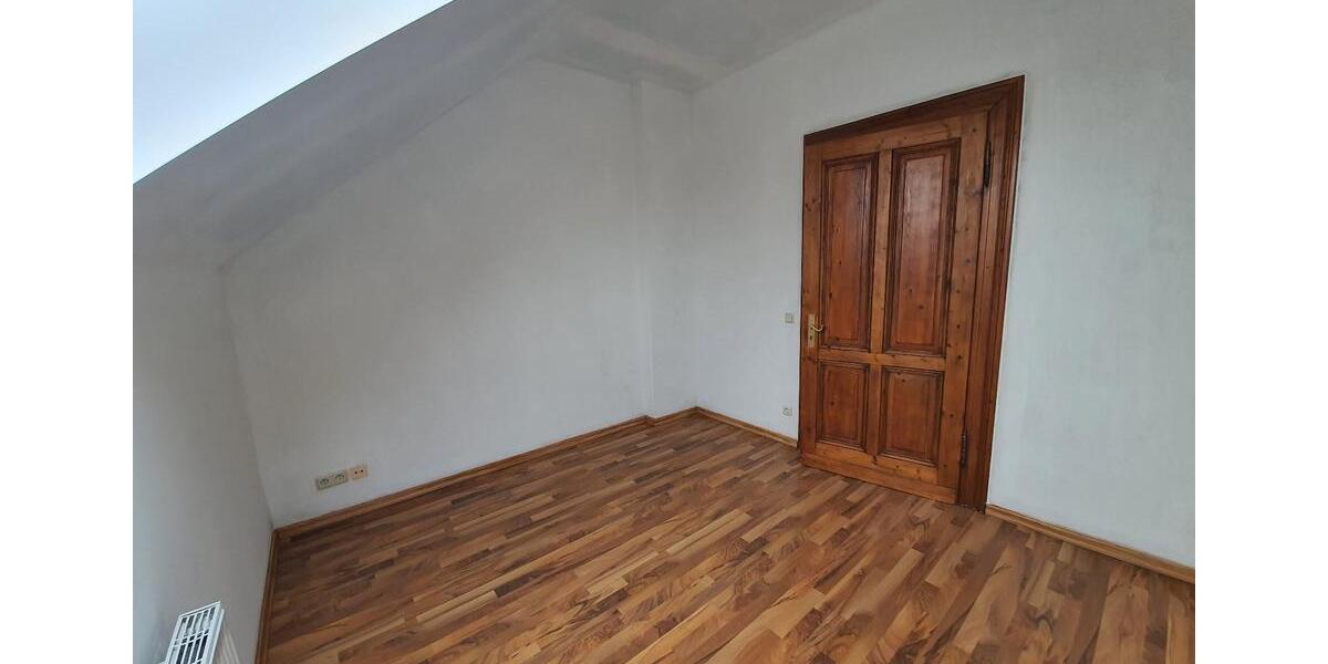 Dachgeschoßwohnung Duisburg Mittelmeiderich - 3 Zimmer, 95 m&sup2;, 700&euro; | Angebot:26699614