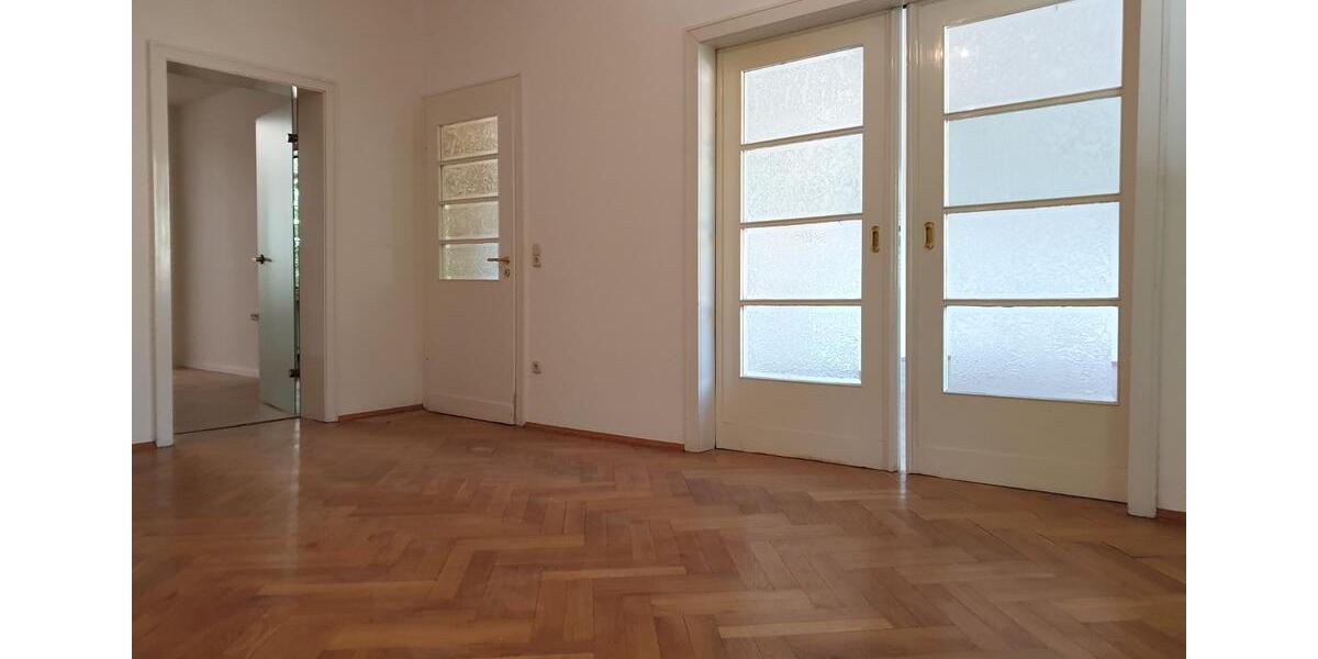 Etagenwohnung Duisburg Mittelmeiderich - 5 Zimmer, 159 m&sup2;, 1.110&euro; | Angebot:25163793