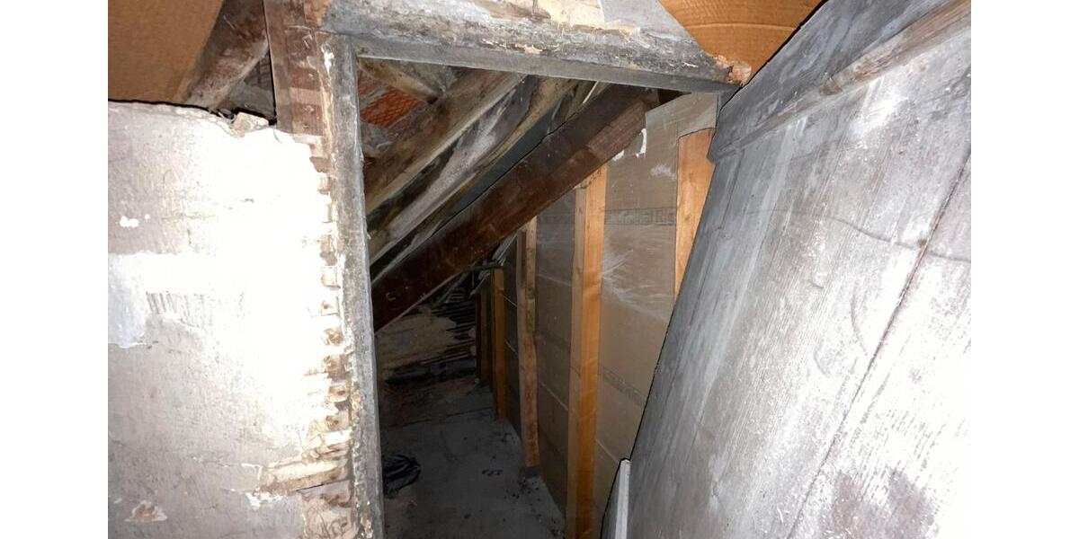 Dachgeschoßwohnung Krefeld Cracau - 5 Zimmer, 114 m&sup2;, 55.000&euro; | Angebot:25989556