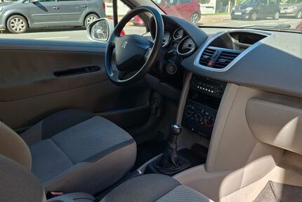 Peugeot 207 198.598 km 1.400 &euro; Düsseldorf 40599