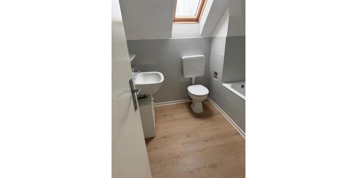 Dachgeschoßwohnung Krefeld Dießem - 2 Zimmer, 70 m&sup2;, 550&euro; | Angebot:26664017