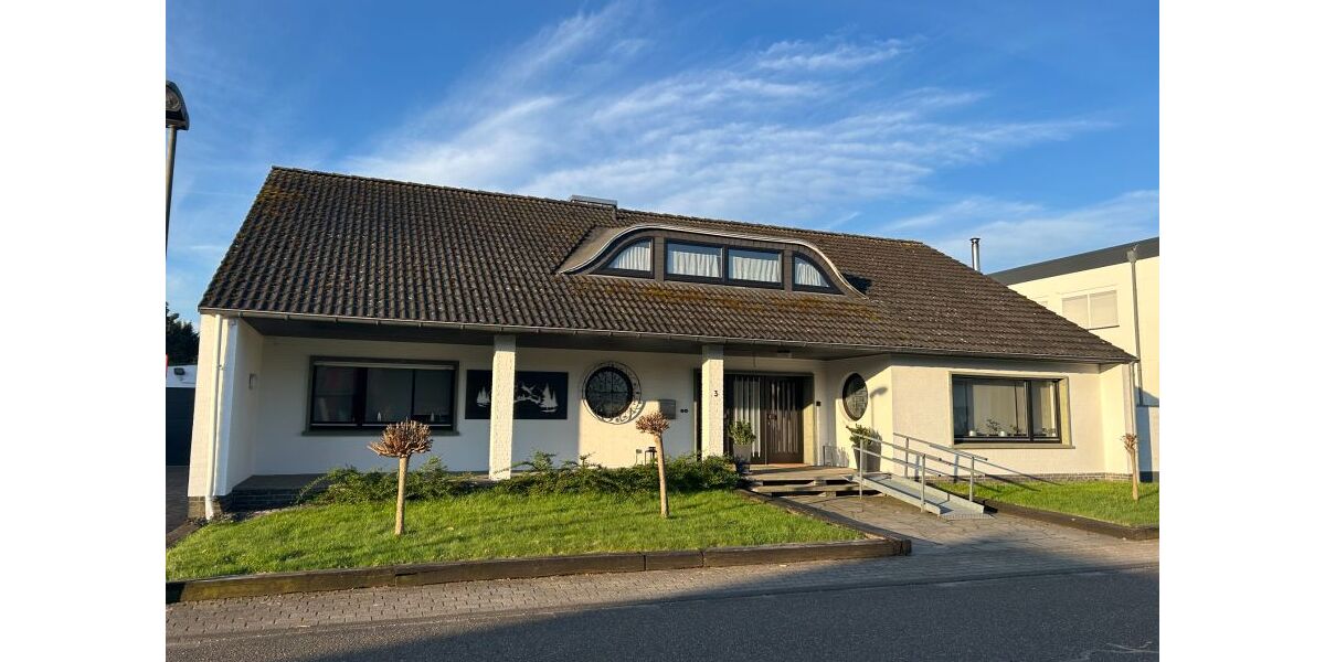 Provisionsfrei* Großzügiges Einfamilienhaus mit ELW - provisionsfrei - - Einfamilienhaus Sonsbeck | Angebot:25752053