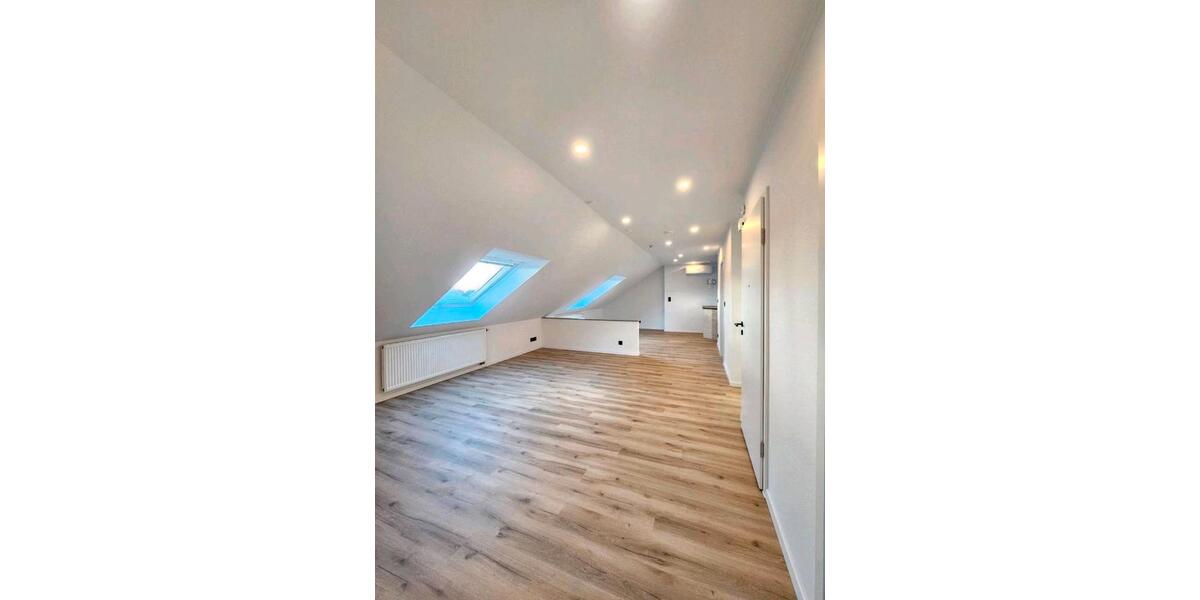 Dachgeschoßwohnung Duisburg Rheinhausen - 3 Zimmer, 80 m&sup2;, 750&euro; | Angebot:25935334