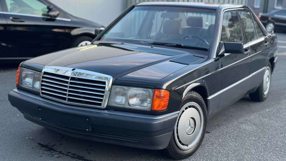 Mercedes-Benz 190 245.317 km 5.999 &euro; Düsseldorf 40591
