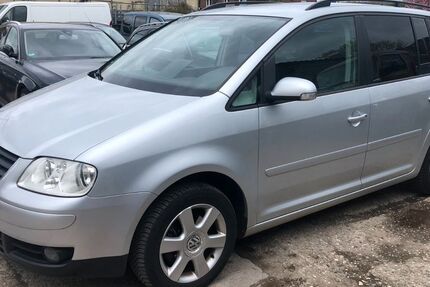 VW Touran 174.564 km 2.690 &euro; Düsseldorf 40231