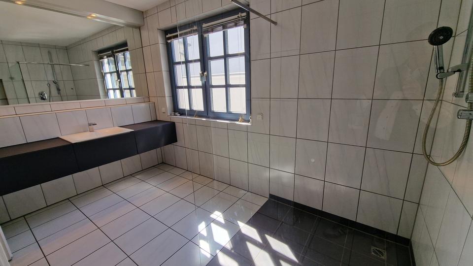 Erdgeschoßwohnung Duisburg Rheinhausen - 4 Zimmer, 149 m&sup2;, 1.600&euro; | Angebot:26531409