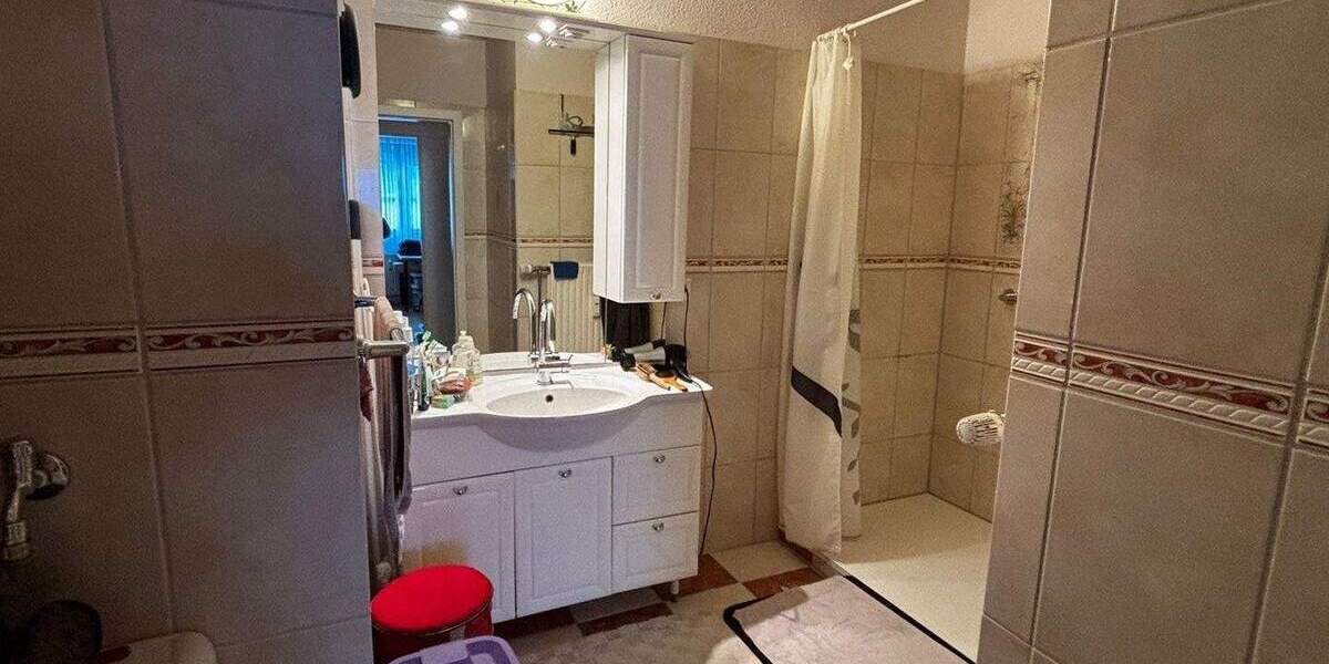 Etagenwohnung Krefeld Cracau - 3 Zimmer, 95 m&sup2;, 169.000&euro; | Angebot:25741183