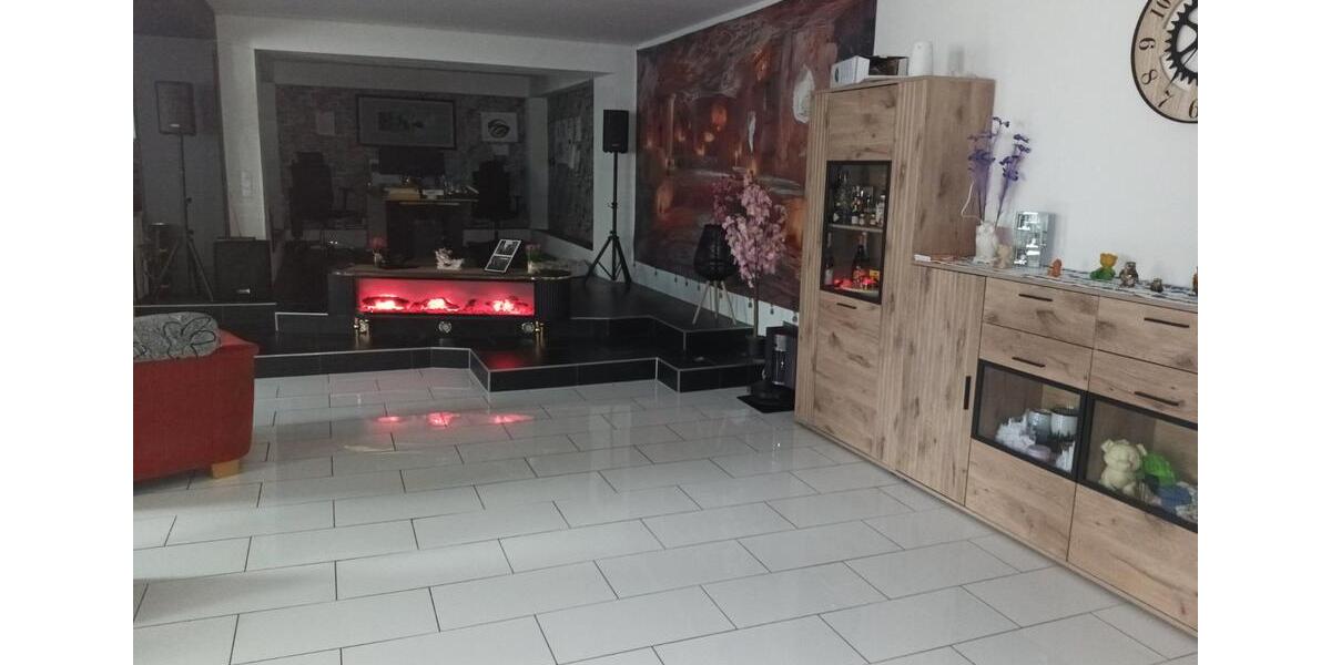 Etagenwohnung Duisburg Essenberg - 2 Zimmer, 128 m&sup2;, 880&euro; | Angebot:26617918