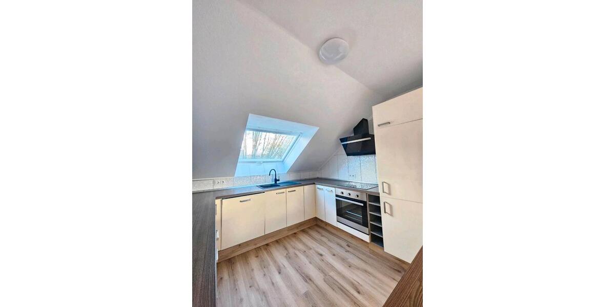 Dachgeschoßwohnung Duisburg Rheinhausen - 3 Zimmer, 80 m&sup2;, 750&euro; | Angebot:25935334