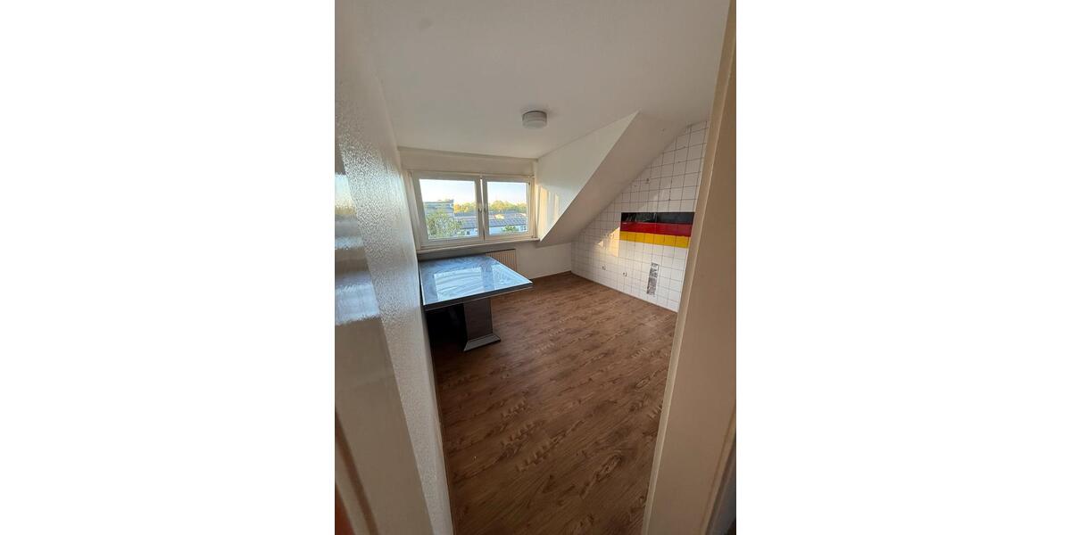 Dachgeschoßwohnung Essen Stadtbezirk V - 2 Zimmer, 70 m&sup2;, 750&euro; | Angebot:26699828